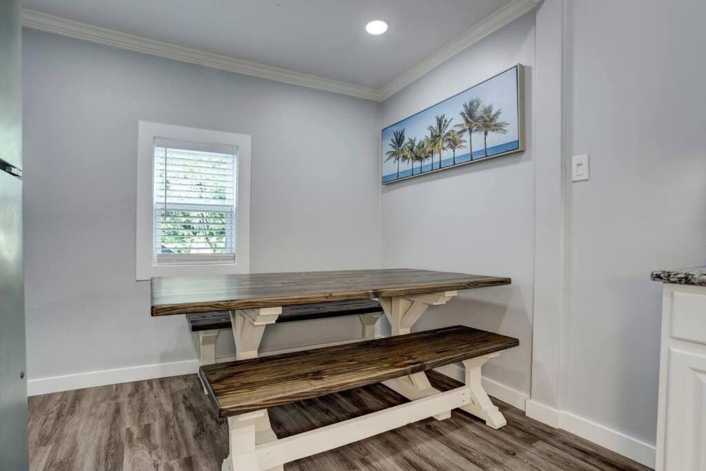 Renovated Beach Bungalow! Galveston Esterno foto